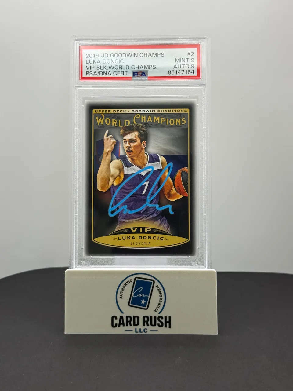 2019 Upper Deck Goodwin Champions VIP Black World Champions Luka Dončić IP Auto