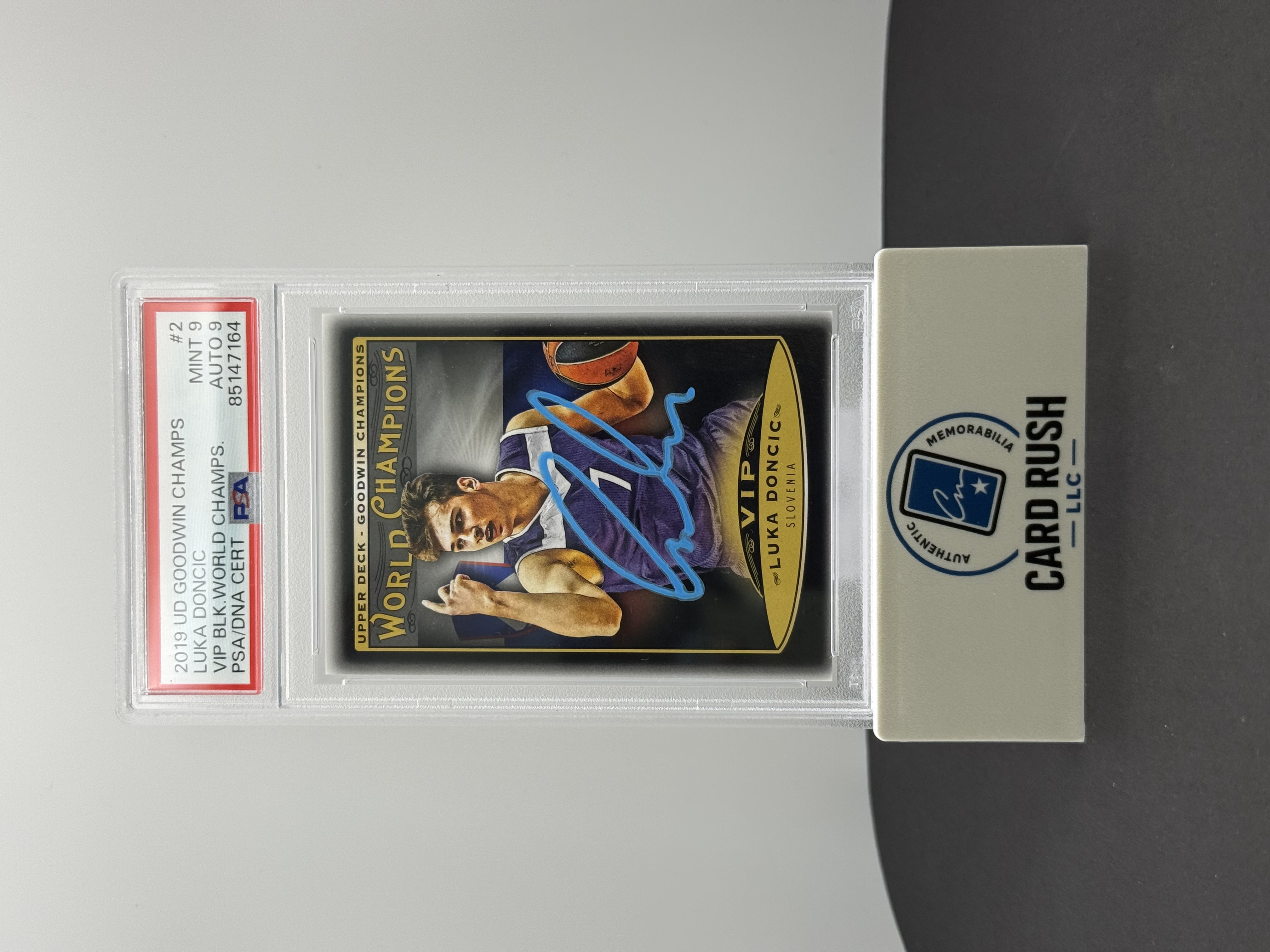 2019 Upper Deck Goodwin Champions VIP Black World Champions Luka Dončić IP Auto, front